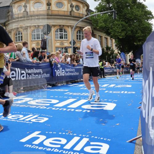 29.06.2025 - hella hamburg halbmarathon Strokosch-Dieckow http://msf.ph/oto/8285650 29.06.2025 10:47:50 Ziel 1604, 1613, 2340, 5022, 5915, 6836, 8564, 11961, 12679, 14383, 14730, 15333, 16766, 17229, 17451, 18356, 18430, 18836 meine-sportfotos.de