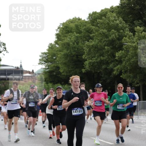 29.06.2025 - hella hamburg halbmarathon Jannik Wohlers http://msf.ph/oto/8285652 29.06.2025 10:35:37 Lombardsbrücke 1008, 1010, 1036, 1183, 1775, 1780, 2352, 2520, 2827, 2870, 3401, 3598, 3699, 3877, 3990, 4326, 4413, 4798, 5666, 6184, 6845, 6896, 7086, 7275, 8356, 8947, 9432, 9744, 10047, 11010, 11187, 11198, 11979, 12342, 12430, 12660, 12661, 12869, 13492, 13600, 13602, 14134, 14189, 14249, 14251, 14955, 15075, 15078, 15248, 15281, 15587, 15612, 15617, 15618, 15827, 15830, 15876, 16570, 16571, 17635, 18541, 18688 meine-sportfotos.de