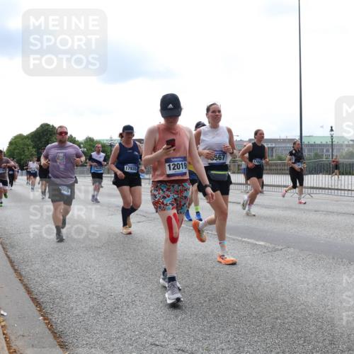 29.06.2025 - hella hamburg halbmarathon Lena Gebhardt http://msf.ph/oto/8285666 29.06.2025 10:35:35 Lombardsbrücke 4965, 5567, 9470, 17935, 12019, 1108, 1336, 1497, 1717, 1730, 1786, 1821, 2001, 2198, 2352, 2376, 2425, 2751, 2787, 2811, 2827, 3243, 3598, 3828, 3958, 4333, 4564, 4703, 4704, 4902, 4965, 5027, 5147, 5240, 5531, 5793, 6021, 6029, 6189, 6365, 6381, 6471, 6746, 6845, 6859, 6867, 7267, 7304, 7382, 7927, 8249, 8296, 8333, 8567, 9342, 9470, 9803, 9806, 9819, 10393, 10531, 10565, 10652, 11233, 11320, 11359, 11565, 11838, 11839, 11886, 12026, 12062, 12326, 12408 meine-sportfotos.de