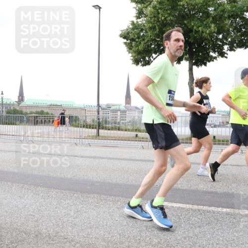 29.06.2025 - hella hamburg halbmarathon Lena Gebhardt http://msf.ph/oto/8285668 29.06.2025 10:55:20 Lombardsbrücke 158, 17, 1013, 1616, 1873, 1917, 2090, 2452, 3002, 3115, 3157, 3274, 3577, 4039, 4191, 4192, 4628, 5040, 5392, 5483, 5487, 5727, 6395, 6396, 6839, 6944, 7219, 7238, 7548, 7680, 7766, 8403, 8519, 8626, 9596, 9614, 9618, 9857, 9858, 10094, 10109, 10458, 10559, 10686, 10885, 11109, 11737, 11788, 11908, 12147, 12148, 12902, 13098, 13230, 13548, 13979, 13980, 14515, 14727, 15152, 15160, 16385 meine-sportfotos.de