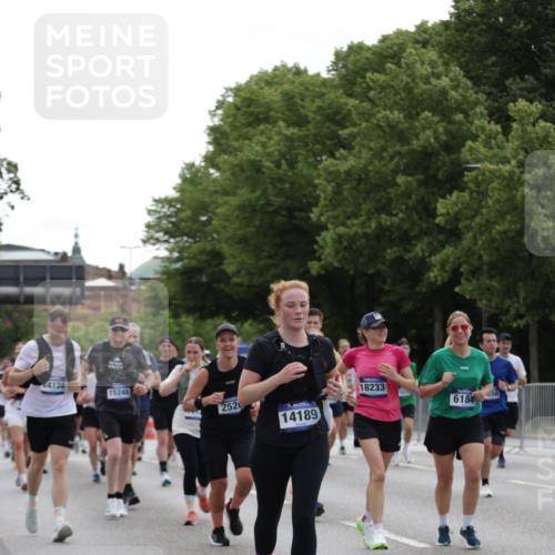 29.06.2025 - hella hamburg halbmarathon Jannik Wohlers http://msf.ph/oto/8285694 29.06.2025 10:35:37 Lombardsbrücke 1008, 1010, 1036, 1183, 1775, 1780, 2352, 2520, 2827, 2870, 3401, 3598, 3699, 3877, 3990, 4326, 4413, 4798, 5666, 6184, 6845, 6896, 7086, 7275, 8356, 8947, 9432, 9744, 10047, 11010, 11187, 11198, 11979, 12342, 12430, 12660, 12661, 12869, 13492, 13600, 13602, 14134, 14189, 14249, 14251, 14955, 15075, 15078, 15248, 15281, 15587, 15612, 15617, 15618, 15827, 15830, 15876, 16570, 16571, 17635, 18541, 18688 meine-sportfotos.de