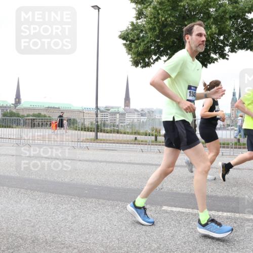 29.06.2025 - hella hamburg halbmarathon Lena Gebhardt http://msf.ph/oto/8285722 29.06.2025 10:55:20 Lombardsbrücke 15843, 1013, 1616, 1873, 1917, 2090, 2452, 3002, 3115, 3157, 3274, 3577, 4039, 4191, 4192, 4628, 5040, 5392, 5483, 5487, 5727, 6395, 6396, 6839, 6944, 7219, 7238, 7548, 7680, 7766, 8403, 8519, 8626, 9596, 9614, 9618, 9857, 9858, 10094, 10109, 10458, 10559, 10686, 10885, 11109, 11737, 11788, 11908, 12147, 12148, 12902, 13098, 13230, 13548, 13979, 13980, 14515, 14727, 15152, 15160, 16385 meine-sportfotos.de