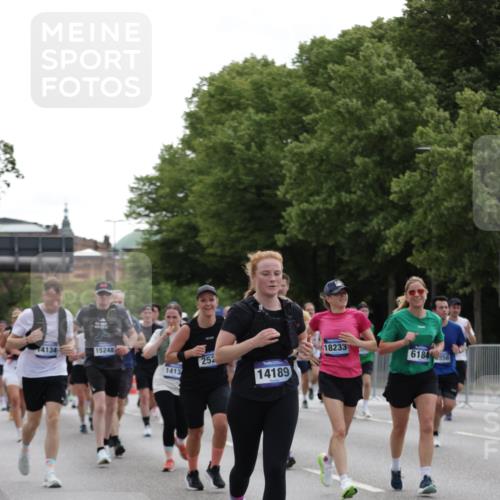 29.06.2025 - hella hamburg halbmarathon Jannik Wohlers http://msf.ph/oto/8285734 29.06.2025 10:35:37 Lombardsbrücke 1008, 1010, 1036, 1183, 1775, 1780, 2352, 2520, 2827, 2870, 3401, 3598, 3699, 3877, 3990, 4326, 4413, 4798, 5666, 6184, 6845, 6896, 7086, 7275, 8356, 8947, 9432, 9744, 10047, 11010, 11187, 11198, 11979, 12342, 12430, 12660, 12661, 12869, 13492, 13600, 13602, 14134, 14189, 14249, 14251, 14955, 15075, 15078, 15248, 15281, 15587, 15612, 15617, 15618, 15827, 15830, 15876, 16570, 16571, 17635, 18541, 18688 meine-sportfotos.de