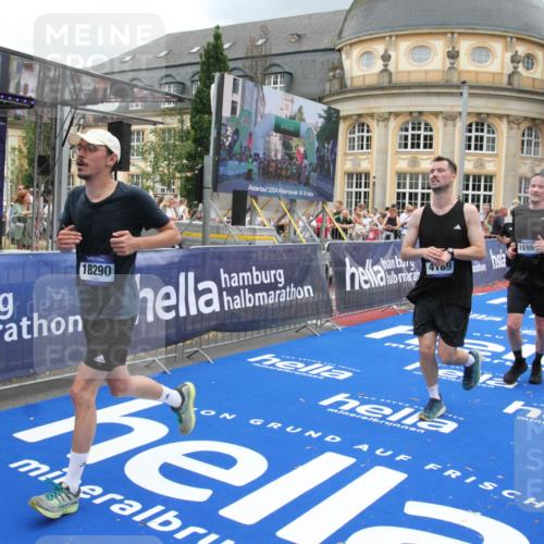 29.06.2025 - hella hamburg halbmarathon Michael Strokosch http://msf.ph/oto/8285745 29.06.2025 10:55:26 Ziel 1130, 2252, 2771, 4189, 4951, 5287, 5643, 6723, 6938, 8487, 11184, 12526, 13234, 13236, 13470, 16213, 16985, 17603, 17940, 18290, 18380, 18531 meine-sportfotos.de