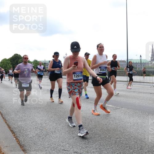 29.06.2025 - hella hamburg halbmarathon Lena Gebhardt http://msf.ph/oto/8285756 29.06.2025 10:35:35 Lombardsbrücke 12019, 1108, 1336, 1497, 1717, 1730, 1786, 1821, 2001, 2198, 2352, 2376, 2425, 2751, 2787, 2811, 2827, 3243, 3598, 3828, 3958, 4333, 4564, 4703, 4704, 4902, 4965, 5027, 5147, 5240, 5531, 5793, 6021, 6029, 6189, 6365, 6381, 6471, 6746, 6845, 6859, 6867, 7267, 7304, 7382, 7927, 8249, 8296, 8333, 8567, 9342, 9470, 9803, 9806, 9819, 10393, 10531, 10565, 10652, 11233, 11320, 11359, 11565, 11838, 11839, 11886, 12026, 12062, 12326, 12408 meine-sportfotos.de