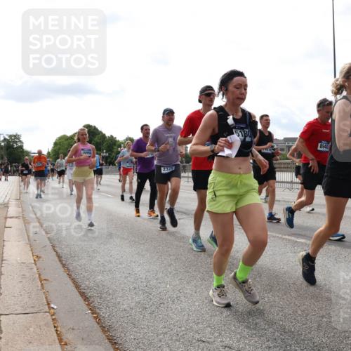 29.06.2025 - hella hamburg halbmarathon Lena Gebhardt http://msf.ph/oto/8285780 29.06.2025 10:20:51 Lombardsbrücke 16950, 157, 2325, 5180, 4670, 8940, 14246, 1011, 1266, 1471, 1658, 2053, 2101, 2325, 2383, 2478, 2834, 2923, 2945, 3161, 3247, 3453, 3733, 3781, 3813, 4082, 4154, 4166, 4288, 4350, 4422, 4754, 4869, 5041, 5061, 5181, 5625, 5767, 6275, 6308, 6608, 6951, 7131, 7228, 7608, 8113, 8588, 8724, 8726, 8940, 9005, 9011, 9108, 9236, 9722, 9981, 10041, 10050, 10350, 10585, 10602, 10613, 10647, 11100, 11145, 11603, 11835, 11995, 12175, 12694, 12844, 13057, 13508 meine-sportfotos.de