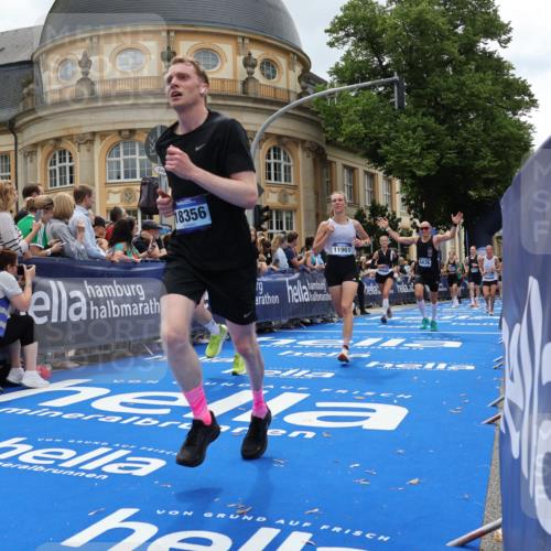 29.06.2025 - hella hamburg halbmarathon Strokosch-Dieckow http://msf.ph/oto/8285797 29.06.2025 10:47:53 Ziel 1604, 1613, 2340, 4528, 4601, 5022, 6377, 6836, 8564, 11961, 12808, 14383, 14730, 15333, 16766, 17451, 18206, 18356, 18836, 18922, 19198 meine-sportfotos.de