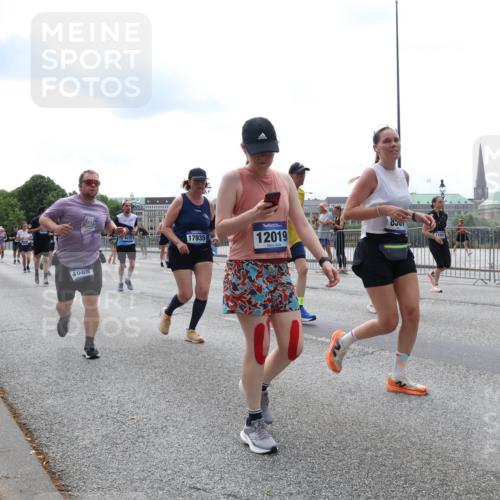 29.06.2025 - hella hamburg halbmarathon Lena Gebhardt http://msf.ph/oto/8285814 29.06.2025 10:35:36 Lombardsbrücke 4965, 17935, 12019, 8307, 1108, 1336, 1717, 1730, 1786, 1821, 2001, 2198, 2352, 2376, 2425, 2751, 2787, 2811, 2827, 3243, 3598, 3828, 3958, 3990, 4333, 4564, 4703, 4704, 4902, 4965, 5027, 5147, 5240, 5531, 5793, 6021, 6029, 6189, 6365, 6381, 6471, 6746, 6845, 6859, 6867, 7267, 7304, 7382, 7927, 8249, 8296, 8333, 8567, 9342, 9470, 9803, 9806, 9819, 10393, 10531, 10565, 10652, 11233, 11320, 11359, 11565, 11838, 11839, 11886, 12026, 12062, 12326, 12408 meine-sportfotos.de