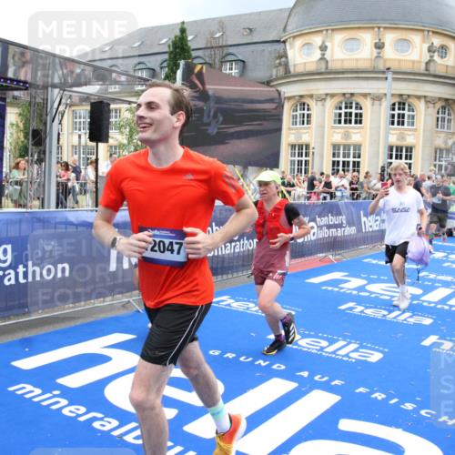 29.06.2025 - hella hamburg halbmarathon Michael Strokosch http://msf.ph/oto/8285848 29.06.2025 10:55:29 Ziel 1130, 2252, 2771, 4189, 4951, 5287, 5319, 6591, 6938, 8487, 13234, 13236, 16213, 16334, 16609, 16985, 17603, 17940 meine-sportfotos.de