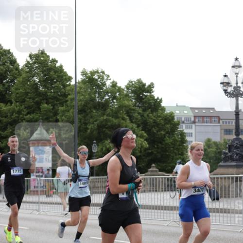 29.06.2025 - hella hamburg halbmarathon Jannik Wohlers http://msf.ph/oto/8285857 29.06.2025 10:35:38 Lombardsbrücke 1008, 1010, 1036, 1183, 1775, 1780, 2352, 2520, 2827, 2870, 3401, 3598, 3699, 3877, 3990, 4326, 4413, 4798, 5666, 6184, 6845, 6896, 7086, 7111, 7275, 8356, 8581, 8947, 9432, 9744, 10047, 10577, 11010, 11187, 11198, 11979, 12342, 12430, 12660, 12661, 13492, 13600, 13602, 13679, 14134, 14189, 14249, 14251, 14955, 15075, 15078, 15248, 15281, 15370, 15587, 15612, 15617, 15618, 15827, 15830, 15876, 16570, 16571, 17635, 18541 meine-sportfotos.de