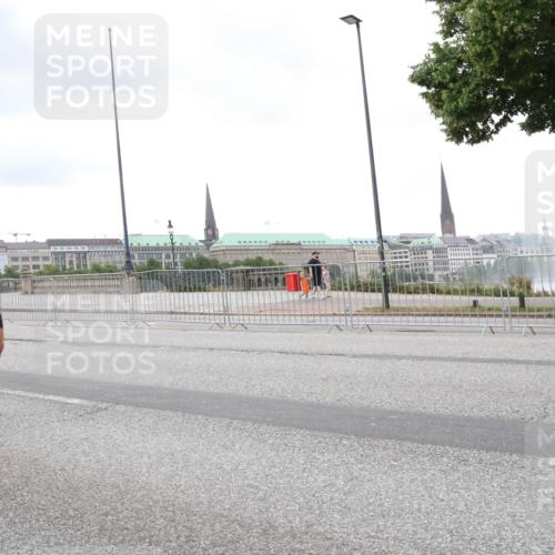 29.06.2025 - hella hamburg halbmarathon Lena Gebhardt http://msf.ph/oto/8285863 29.06.2025 10:55:21 Lombardsbrücke 7210, 766, 1013, 1616, 1873, 1917, 2090, 2452, 3002, 3115, 3157, 3274, 3577, 4039, 4191, 4192, 4628, 5040, 5392, 5483, 5487, 5727, 6395, 6396, 6839, 6944, 7219, 7238, 7548, 7680, 7766, 8403, 8519, 8626, 9596, 9614, 9618, 9857, 9858, 10094, 10109, 10458, 10559, 10686, 10885, 11109, 11737, 11788, 11908, 12147, 12148, 12902, 13098, 13230, 13548, 13979, 13980, 14515, 14727, 15152, 15160, 16385 meine-sportfotos.de