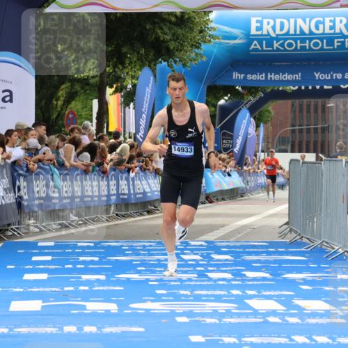 29.06.2025 - hella hamburg halbmarathon Strokosch-Dieckow http://msf.ph/oto/8285892 29.06.2025 10:21:16 Ziel 14933 meine-sportfotos.de