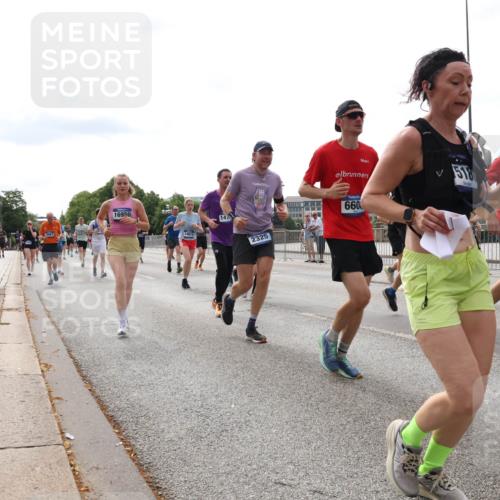 29.06.2025 - hella hamburg halbmarathon Lena Gebhardt http://msf.ph/oto/8285897 29.06.2025 10:20:52 Lombardsbrücke 16950, 14611, 14, 2325, 660, 5180, 8940, 1011, 1266, 1471, 1658, 2053, 2101, 2325, 2383, 2478, 2834, 2923, 2945, 3161, 3247, 3453, 3733, 3781, 3813, 4082, 4154, 4166, 4288, 4350, 4422, 4754, 4869, 5041, 5061, 5181, 5625, 5767, 6275, 6308, 6608, 6951, 7131, 7228, 7608, 8113, 8588, 8724, 8726, 8940, 9005, 9011, 9108, 9236, 9722, 9981, 10050, 10350, 10585, 10602, 10613, 10647, 11100, 11145, 11603, 11835, 11995, 12175, 12694, 12844, 13057, 13508 meine-sportfotos.de