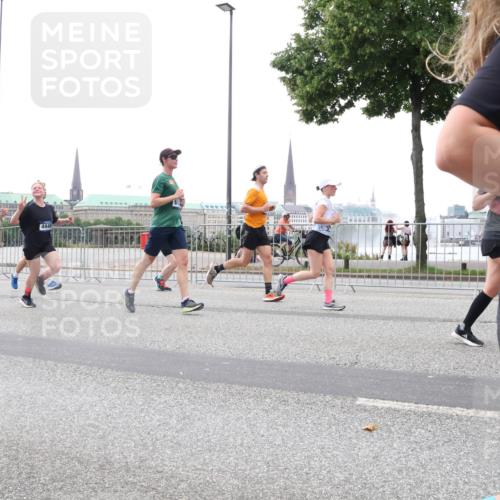 29.06.2025 - hella hamburg halbmarathon Lena Gebhardt http://msf.ph/oto/8285915 29.06.2025 10:46:36 Lombardsbrücke 1363, 1371, 1375, 1429, 1465, 1532, 1608, 1720, 1837, 1999, 2162, 2320, 2500, 2697, 2813, 2951, 3277, 3406, 3407, 3410, 3469, 3734, 3823, 4119, 4202, 4296, 4342, 4355, 4448, 4604, 5697, 5700, 5854, 6068, 6124, 6161, 6740, 7303, 7364, 7368, 7374, 7412, 7767, 7827, 7960, 7983, 8047, 8477, 8551, 8553, 8700, 9129, 9337, 9445, 9691, 10153, 10230, 11361, 11910, 12298, 12333, 12507, 12522, 13969, 14261, 15852, 16882, 16987 meine-sportfotos.de