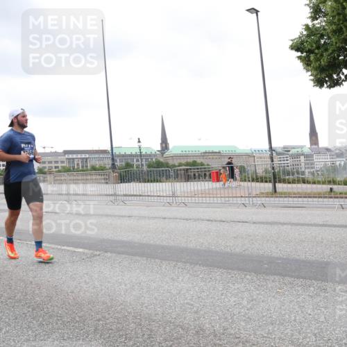 29.06.2025 - hella hamburg halbmarathon Lena Gebhardt http://msf.ph/oto/8285917 29.06.2025 10:55:21 Lombardsbrücke 66, 1013, 1616, 1873, 1917, 2090, 2452, 3002, 3115, 3157, 3274, 3577, 4039, 4191, 4192, 4628, 5040, 5392, 5483, 5487, 5727, 6395, 6396, 6839, 6944, 7219, 7238, 7548, 7680, 7766, 8403, 8519, 8626, 9596, 9614, 9618, 9857, 9858, 10094, 10109, 10458, 10559, 10686, 10885, 11109, 11737, 11788, 11908, 12147, 12148, 12902, 13098, 13230, 13548, 13979, 13980, 14515, 14727, 15152, 15160, 16385 meine-sportfotos.de