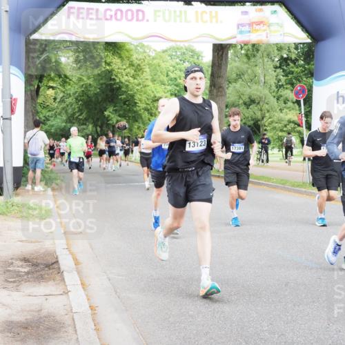 29.06.2025 - hella hamburg halbmarathon MichiJ http://msf.ph/oto/8285974 29.06.2025 10:32:58 Zwischen KM18-KM19 1520, 1600, 10064, 10313, 12154, 13123, 13996, 14351, 15334, 15666, 17381, 17382, 18513, 18806 meine-sportfotos.de