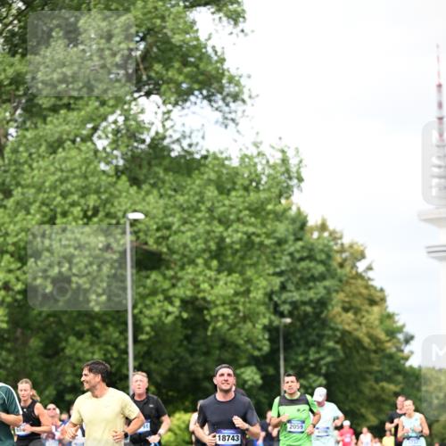 29.06.2025 - hella hamburg halbmarathon Dr. Thomas Lammeyer http://msf.ph/oto/8285977 29.06.2025 10:37:04 Kennedybrücke 1078, 1199, 1237, 1647, 1732, 1879, 2059, 2384, 2959, 3221, 3391, 3422, 3653, 3660, 3670, 3708, 3753, 4030, 4096, 4446, 4555, 5110, 5156, 5581, 6861, 7135, 7531, 7749, 7750, 8170, 8175, 8595, 8839, 9034, 9289, 9471, 9542, 9768, 9780, 9812, 10002, 10203, 10770 meine-sportfotos.de