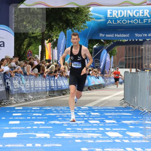 29.06.2025 - hella hamburg halbmarathon Strokosch-Dieckow http://msf.ph/oto/8285997 29.06.2025 10:21:16 Ziel 14933 meine-sportfotos.de