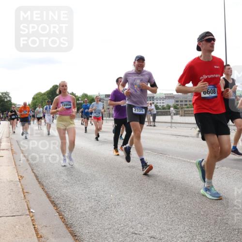 29.06.2025 - hella hamburg halbmarathon Lena Gebhardt http://msf.ph/oto/8286003 29.06.2025 10:20:52 Lombardsbrücke 16950, 14611, 2325, 0608, 570, 10350, 1011, 1266, 1471, 1658, 2053, 2101, 2325, 2383, 2478, 2834, 2923, 2945, 3161, 3247, 3453, 3733, 3781, 3813, 4082, 4154, 4166, 4288, 4350, 4422, 4754, 4869, 5041, 5061, 5181, 5625, 5767, 6275, 6308, 6608, 6951, 7131, 7228, 7608, 8113, 8588, 8724, 8726, 8940, 9005, 9011, 9108, 9236, 9722, 9981, 10050, 10350, 10585, 10602, 10613, 10647, 11100, 11145, 11603, 11835, 11995, 12175, 12694, 12844, 13057, 13508 meine-sportfotos.de