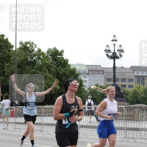 29.06.2025 - hella hamburg halbmarathon Jannik Wohlers http://msf.ph/oto/8286007 29.06.2025 10:35:39 Lombardsbrücke 1008, 1010, 1036, 1183, 1775, 1780, 2520, 2827, 2870, 3401, 3598, 3699, 3877, 3990, 4326, 4413, 4798, 5666, 6092, 6184, 6845, 6896, 7086, 7111, 7275, 8356, 8581, 8947, 9432, 9744, 10047, 10577, 11010, 11187, 11198, 11979, 12342, 12430, 12660, 12661, 13492, 13600, 13602, 13679, 14134, 14189, 14249, 14251, 14955, 15075, 15078, 15248, 15281, 15370, 15587, 15612, 15617, 15618, 15676, 15677, 15827, 15830, 15876, 16570, 16571, 17635, 18541 meine-sportfotos.de