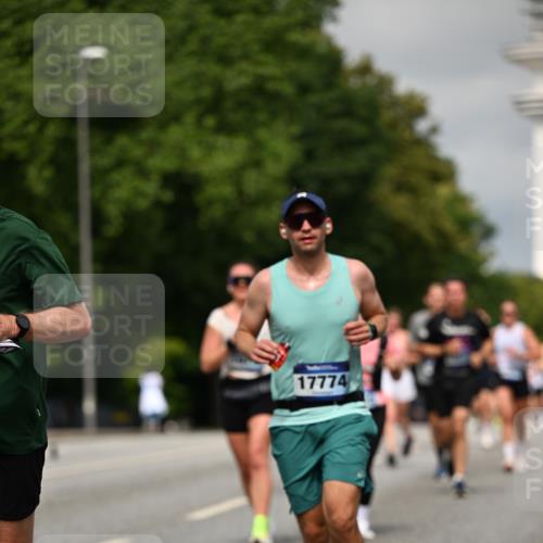 29.06.2025 - hella hamburg halbmarathon Dr. Thomas Lammeyer http://msf.ph/oto/8286012 29.06.2025 10:15:59 Kennedybrücke 1062, 1790, 2661, 3746, 3837, 4499, 6966, 7370, 7474, 8206, 8207, 8368, 9119, 9253, 9254, 9405 meine-sportfotos.de