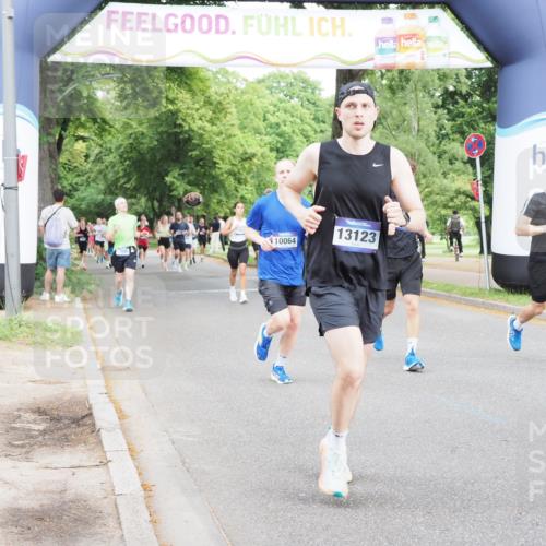 29.06.2025 - hella hamburg halbmarathon MichiJ http://msf.ph/oto/8286015 29.06.2025 10:32:58 Zwischen KM18-KM19 1520, 1600, 10064, 10313, 12154, 13123, 13996, 14351, 15334, 15666, 17381, 17382, 18513, 18806 meine-sportfotos.de