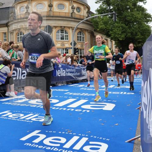 29.06.2025 - hella hamburg halbmarathon Strokosch-Dieckow http://msf.ph/oto/8286017 29.06.2025 10:48:01 Ziel 1086, 1604, 1613, 4324, 4528, 4601, 4711, 5022, 6377, 9544, 9626, 9638, 12706, 12724, 12747, 12808, 13570, 15333, 16094, 16149, 16269, 16766, 18206, 18922, 19198 meine-sportfotos.de