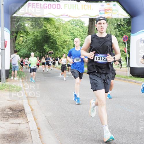 29.06.2025 - hella hamburg halbmarathon MichiJ http://msf.ph/oto/8286035 29.06.2025 10:32:58 Zwischen KM18-KM19 1520, 1600, 10064, 10313, 12154, 13123, 13996, 14351, 15334, 15666, 17381, 17382, 18513, 18806 meine-sportfotos.de