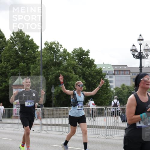 29.06.2025 - hella hamburg halbmarathon Jannik Wohlers http://msf.ph/oto/8286036 29.06.2025 10:35:39 Lombardsbrücke 1008, 1010, 1036, 1183, 1775, 1780, 2520, 2827, 2870, 3401, 3598, 3699, 3877, 3990, 4326, 4413, 4798, 5666, 6092, 6184, 6845, 6896, 7086, 7111, 7275, 8356, 8581, 8947, 9432, 9744, 10047, 10577, 11010, 11187, 11198, 11979, 12342, 12430, 12660, 12661, 13492, 13600, 13602, 13679, 14134, 14189, 14249, 14251, 14955, 15075, 15078, 15248, 15281, 15370, 15587, 15612, 15617, 15618, 15676, 15677, 15827, 15830, 15876, 16570, 16571, 17635, 18541 meine-sportfotos.de