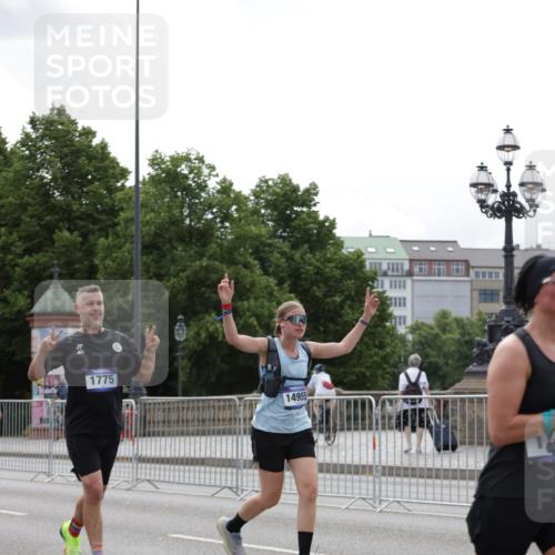 29.06.2025 - hella hamburg halbmarathon Jannik Wohlers http://msf.ph/oto/8286056 29.06.2025 10:35:39 Lombardsbrücke 1008, 1010, 1036, 1183, 1775, 1780, 2520, 2827, 2870, 3401, 3598, 3699, 3877, 3990, 4326, 4413, 4798, 5666, 6092, 6184, 6845, 6896, 7086, 7111, 7275, 8356, 8581, 8947, 9432, 9744, 10047, 10577, 11010, 11187, 11198, 11979, 12342, 12430, 12660, 12661, 13492, 13600, 13602, 13679, 14134, 14189, 14249, 14251, 14955, 15075, 15078, 15248, 15281, 15370, 15587, 15612, 15617, 15618, 15676, 15677, 15827, 15830, 15876, 16570, 16571, 17635, 18541 meine-sportfotos.de