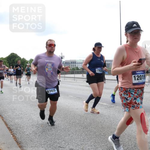 29.06.2025 - hella hamburg halbmarathon Lena Gebhardt http://msf.ph/oto/8286065 29.06.2025 10:35:36 Lombardsbrücke 11790, 4965, 17935, 12019, 1108, 1336, 1717, 1730, 1786, 1821, 2001, 2198, 2352, 2376, 2425, 2751, 2787, 2811, 2827, 3243, 3598, 3828, 3958, 3990, 4333, 4564, 4703, 4704, 4902, 4965, 5027, 5147, 5240, 5531, 5793, 6021, 6029, 6189, 6365, 6381, 6471, 6746, 6845, 6859, 6867, 7267, 7304, 7382, 7927, 8249, 8296, 8333, 8567, 9342, 9470, 9803, 9806, 9819, 10393, 10531, 10565, 10652, 11233, 11320, 11359, 11565, 11838, 11839, 11886, 12026, 12062, 12326, 12408 meine-sportfotos.de