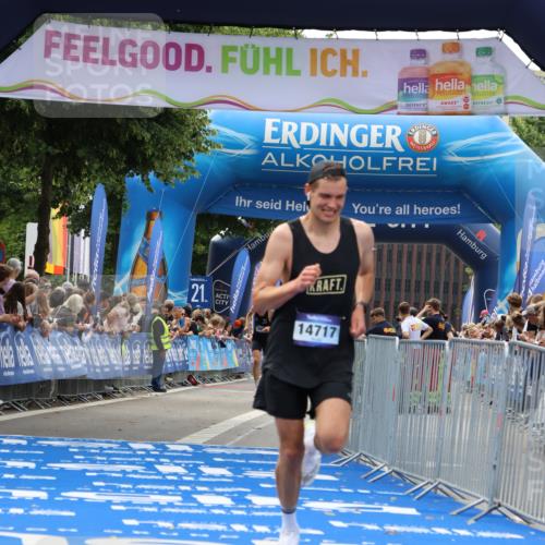 29.06.2025 - hella hamburg halbmarathon Strokosch-Dieckow http://msf.ph/oto/8286085 29.06.2025 10:21:08 Ziel 14717, 16120 meine-sportfotos.de