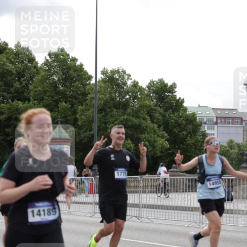 29.06.2025 - hella hamburg halbmarathon Jannik Wohlers http://msf.ph/oto/8286093 29.06.2025 10:35:40 Lombardsbrücke 1008, 1010, 1036, 1183, 1775, 1780, 2520, 2870, 3401, 3598, 3699, 3877, 3990, 4245, 4326, 4413, 4798, 5666, 6092, 6093, 6184, 6417, 6845, 6896, 7086, 7111, 7140, 7275, 8356, 8581, 8947, 9432, 9744, 10047, 10577, 11010, 11187, 11198, 11979, 12342, 12430, 12660, 12661, 13422, 13492, 13600, 13602, 13679, 14134, 14189, 14249, 14251, 14955, 15075, 15078, 15248, 15281, 15370, 15587, 15612, 15617, 15618, 15676, 15677, 15827, 15830, 15876, 16570, 16571, 17635, 18541 meine-sportfotos.de