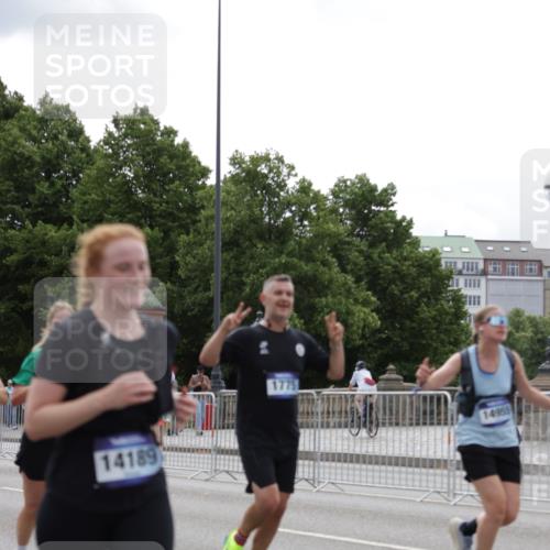 29.06.2025 - hella hamburg halbmarathon Jannik Wohlers http://msf.ph/oto/8286107 29.06.2025 10:35:40 Lombardsbrücke 1008, 1010, 1036, 1183, 1775, 1780, 2520, 2870, 3401, 3598, 3699, 3877, 3990, 4245, 4326, 4413, 4798, 5666, 6092, 6093, 6184, 6417, 6845, 6896, 7086, 7111, 7140, 7275, 8356, 8581, 8947, 9432, 9744, 10047, 10577, 11010, 11187, 11198, 11979, 12342, 12430, 12660, 12661, 13422, 13492, 13600, 13602, 13679, 14134, 14189, 14249, 14251, 14955, 15075, 15078, 15248, 15281, 15370, 15587, 15612, 15617, 15618, 15676, 15677, 15827, 15830, 15876, 16570, 16571, 17635, 18541 meine-sportfotos.de