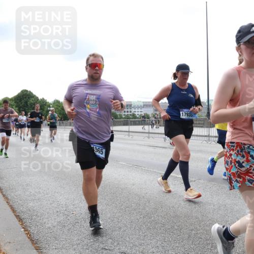 29.06.2025 - hella hamburg halbmarathon Lena Gebhardt http://msf.ph/oto/8286111 29.06.2025 10:35:37 Lombardsbrücke 11790, 17935, 12019, 1965, 1108, 1336, 1717, 1730, 1786, 1821, 2001, 2198, 2352, 2376, 2425, 2751, 2787, 2811, 2827, 3243, 3598, 3828, 3958, 3990, 4333, 4564, 4703, 4704, 4902, 4965, 5027, 5147, 5240, 5531, 5793, 6021, 6029, 6189, 6365, 6381, 6471, 6746, 6845, 6859, 6867, 7267, 7304, 7382, 7927, 8249, 8296, 8333, 8567, 9342, 9432, 9470, 9803, 9806, 9819, 10393, 10531, 10565, 10652, 11233, 11320, 11359, 11565, 11838, 11839, 11886, 12026, 12062, 12326, 12408 meine-sportfotos.de