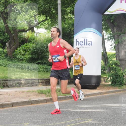 29.06.2025 - hella hamburg halbmarathon KatJ http://msf.ph/oto/8286127 29.06.2025 10:11:37 Zwischen KM18-KM19  meine-sportfotos.de