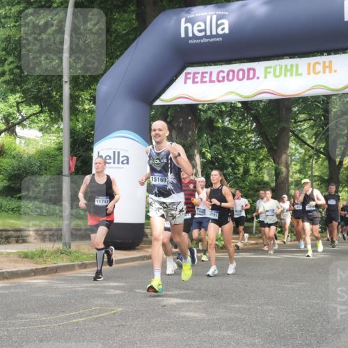 29.06.2025 - hella hamburg halbmarathon KatJ http://msf.ph/oto/8286129 29.06.2025 10:41:26 Zwischen KM18-KM19 1496, 1628, 2561, 7129, 7395, 8316 meine-sportfotos.de