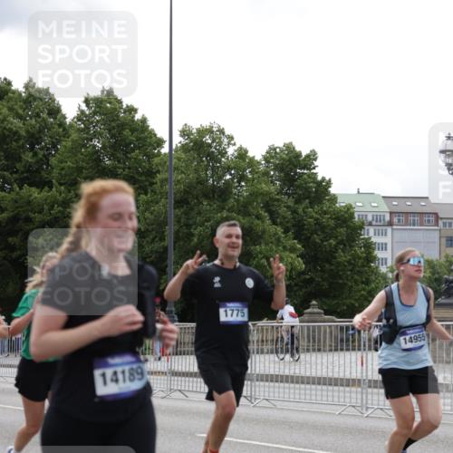 29.06.2025 - hella hamburg halbmarathon Jannik Wohlers http://msf.ph/oto/8286154 29.06.2025 10:35:40 Lombardsbrücke 1008, 1010, 1036, 1183, 1775, 1780, 2520, 2870, 3401, 3598, 3699, 3877, 3990, 4245, 4326, 4413, 4798, 5666, 6092, 6093, 6184, 6417, 6845, 6896, 7086, 7111, 7140, 7275, 8356, 8581, 8947, 9432, 9744, 10047, 10577, 11010, 11187, 11198, 11979, 12342, 12430, 12660, 12661, 13422, 13492, 13600, 13602, 13679, 14134, 14189, 14249, 14251, 14955, 15075, 15078, 15248, 15281, 15370, 15587, 15612, 15617, 15618, 15676, 15677, 15827, 15830, 15876, 16570, 16571, 17635, 18541 meine-sportfotos.de
