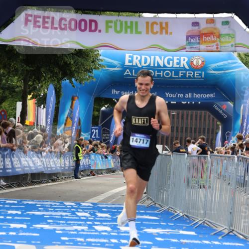29.06.2025 - hella hamburg halbmarathon Strokosch-Dieckow http://msf.ph/oto/8286203 29.06.2025 10:21:07 Ziel 6530, 14717, 16120 meine-sportfotos.de