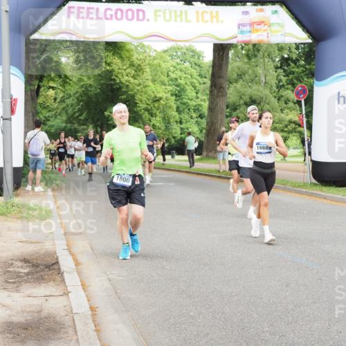 29.06.2025 - hella hamburg halbmarathon MichiJ http://msf.ph/oto/8286207 29.06.2025 10:33:01 Zwischen KM18-KM19 1600, 10064, 10313, 13123, 16689, 17381, 17382, 18185, 18513, 18631, 18806 meine-sportfotos.de