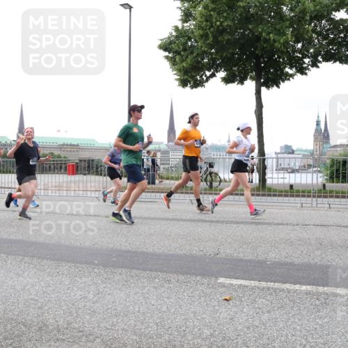29.06.2025 - hella hamburg halbmarathon Lena Gebhardt http://msf.ph/oto/8286209 29.06.2025 10:46:36 Lombardsbrücke 1363, 1371, 1375, 1429, 1465, 1532, 1608, 1720, 1837, 1999, 2162, 2320, 2500, 2697, 2813, 2951, 3277, 3406, 3407, 3410, 3469, 3734, 3823, 4119, 4202, 4296, 4342, 4355, 4448, 4604, 5697, 5700, 5854, 6068, 6124, 6161, 6740, 7303, 7364, 7368, 7374, 7412, 7767, 7827, 7960, 7983, 8047, 8477, 8551, 8553, 8700, 9129, 9337, 9445, 9691, 10153, 10230, 11361, 11910, 12298, 12333, 12507, 12522, 13969, 14261, 15852, 16882, 16987 meine-sportfotos.de