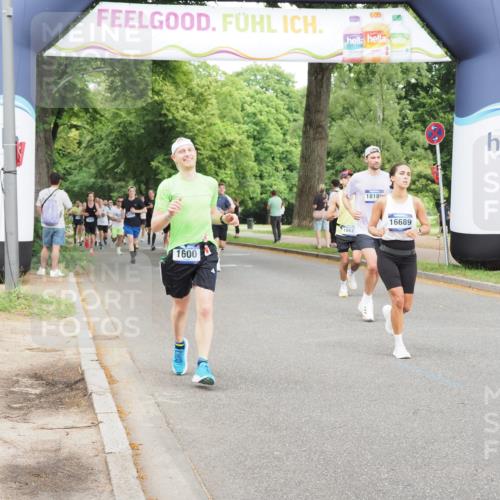 29.06.2025 - hella hamburg halbmarathon MichiJ http://msf.ph/oto/8286215 29.06.2025 10:33:01 Zwischen KM18-KM19 1600, 10064, 10313, 13123, 16689, 17381, 17382, 18185, 18513, 18631, 18806 meine-sportfotos.de