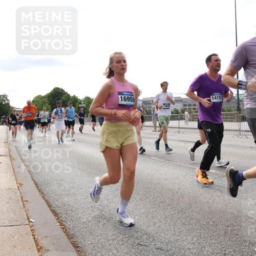 29.06.2025 - hella hamburg halbmarathon Lena Gebhardt http://msf.ph/oto/8286216 29.06.2025 10:20:53 Lombardsbrücke 9981, 16950, 14610, 14157, 2325, 1709, 1011, 1266, 1471, 1658, 2053, 2101, 2325, 2383, 2478, 2834, 2923, 2945, 2986, 3161, 3247, 3453, 3733, 3781, 3813, 4082, 4154, 4166, 4288, 4350, 4422, 4754, 4869, 5041, 5061, 5181, 5625, 5767, 6275, 6308, 6608, 6951, 7131, 7228, 7608, 8113, 8588, 8724, 8726, 8940, 9005, 9011, 9108, 9236, 9722, 9981, 10050, 10350, 10585, 10602, 10613, 10647, 11100, 11145, 11603, 11698, 11835, 11995, 12175, 12694, 12844, 13057, 13508 meine-sportfotos.de