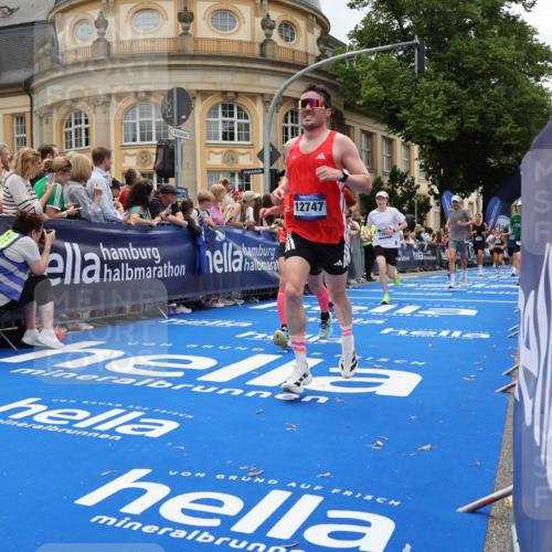 29.06.2025 - hella hamburg halbmarathon Strokosch-Dieckow http://msf.ph/oto/8286220 29.06.2025 10:48:05 Ziel 1086, 1914, 4324, 4528, 4601, 4711, 6377, 9544, 9626, 9638, 12685, 12706, 12724, 12747, 12808, 13570, 14192, 14814, 15590, 15973, 15981, 16094, 16149, 16269, 18206, 18922, 19198 meine-sportfotos.de