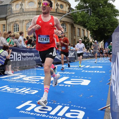 29.06.2025 - hella hamburg halbmarathon Strokosch-Dieckow http://msf.ph/oto/8286226 29.06.2025 10:48:06 Ziel 1086, 1914, 4324, 4601, 4711, 6377, 8916, 9544, 9626, 9638, 12685, 12706, 12724, 12747, 12808, 13570, 14192, 14814, 15590, 15973, 15981, 16094, 16149, 16269, 18206, 18922 meine-sportfotos.de