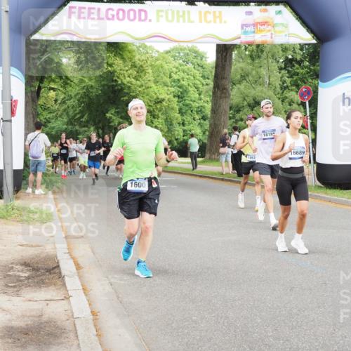 29.06.2025 - hella hamburg halbmarathon MichiJ http://msf.ph/oto/8286231 29.06.2025 10:33:01 Zwischen KM18-KM19 1600, 10064, 10313, 13123, 16689, 17381, 17382, 18185, 18513, 18631, 18806 meine-sportfotos.de