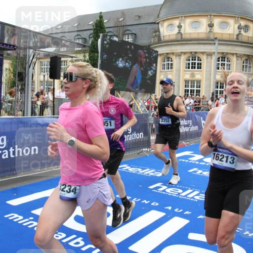 29.06.2025 - hella hamburg halbmarathon Michael Strokosch http://msf.ph/oto/8286243 29.06.2025 10:55:32 Ziel 1130, 2252, 2771, 4951, 5319, 6591, 6938, 11554, 12544, 12584, 13234, 13267, 14036, 14592, 16213, 16334, 16609, 17603, 17940 meine-sportfotos.de