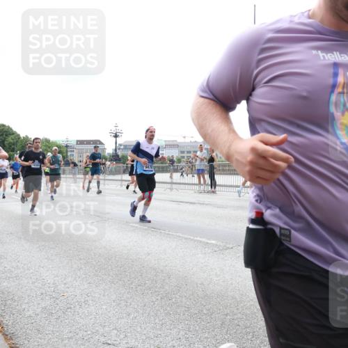 29.06.2025 - hella hamburg halbmarathon Lena Gebhardt http://msf.ph/oto/8286274 29.06.2025 10:35:37 Lombardsbrücke 18361, 11790, 9470, 013, 1965, 1108, 1336, 1717, 1730, 1786, 1821, 2001, 2198, 2352, 2376, 2425, 2751, 2787, 2811, 2827, 3243, 3598, 3828, 3958, 3990, 4333, 4564, 4703, 4704, 4902, 4965, 5027, 5147, 5240, 5531, 5793, 6021, 6029, 6189, 6365, 6381, 6471, 6746, 6845, 6859, 6867, 7267, 7304, 7382, 7927, 8249, 8296, 8333, 8567, 9342, 9432, 9470, 9803, 9806, 9819, 10393, 10531, 10565, 10652, 11233, 11320, 11359, 11565, 11838, 11839, 11886, 12026, 12062, 12326, 12408 meine-sportfotos.de