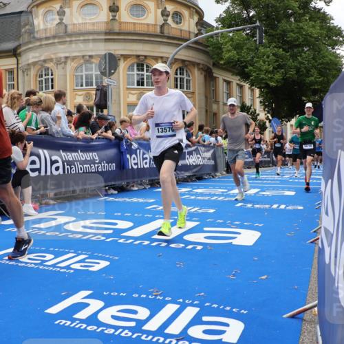29.06.2025 - hella hamburg halbmarathon Strokosch-Dieckow http://msf.ph/oto/8286300 29.06.2025 10:48:07 Ziel 1086, 1914, 4324, 4601, 4711, 6377, 7599, 8916, 9544, 9626, 9638, 11211, 12685, 12706, 12724, 12747, 12808, 13570, 14192, 14814, 15590, 15629, 15973, 15981, 16094, 16149, 16269, 19127 meine-sportfotos.de
