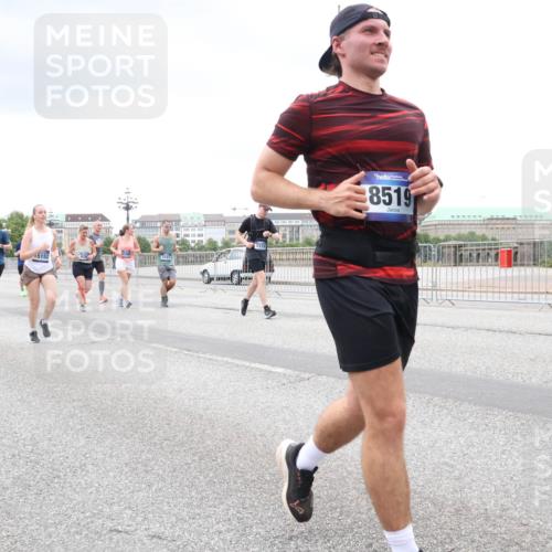 29.06.2025 - hella hamburg halbmarathon Lena Gebhardt http://msf.ph/oto/8286316 29.06.2025 10:55:23 Lombardsbrücke 3230, 15152, 7219, 8519, 1013, 1616, 1873, 1917, 2090, 2452, 3115, 3157, 3244, 3274, 3577, 4039, 4628, 5040, 5392, 5483, 5487, 5727, 6395, 6396, 6839, 6944, 7219, 7238, 7548, 7680, 7766, 8403, 8519, 8527, 8626, 9596, 9614, 9618, 9857, 9858, 10094, 10109, 10458, 10559, 10686, 10885, 11109, 11737, 11788, 11908, 12147, 12148, 12902, 13098, 13230, 13548, 13979, 13980, 14515, 14727, 15152, 15160, 16385 meine-sportfotos.de